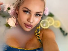 IsabellaSaturn - blond female webcam at LiveJasmin