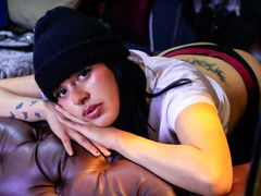 IsadoraFalzone - shemale with black hair webcam at LiveJasmin