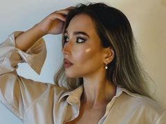 IslaRoot - female with brown hair webcam at LiveJasmin