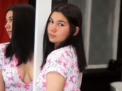 IvanaStaysy - female with black hair webcam at LiveJasmin