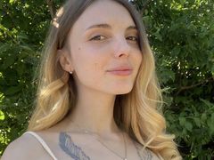 IviMoore - blond female webcam at LiveJasmin