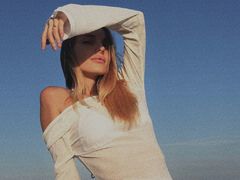 IviMoore - blond female webcam at LiveJasmin