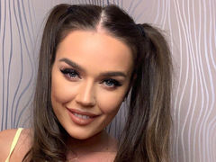 BellaDonaSmith - female with brown hair and  big tits webcam at ImLive