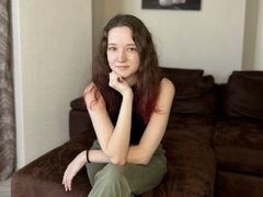 JameKincaide - female with brown hair webcam at LiveJasmin