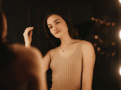 MaryGO - female with brown hair webcam at LiveJasmin