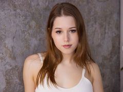 JanetKinsley - female with brown hair webcam at LiveJasmin