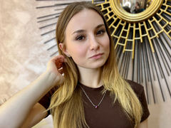 JaniceCorona - blond female webcam at LiveJasmin