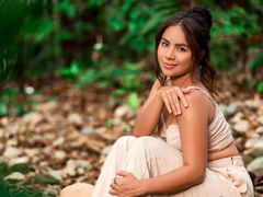 JaniceLuna - female with brown hair webcam at LiveJasmin