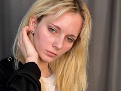 JaunitaHereth - female with brown hair webcam at LiveJasmin