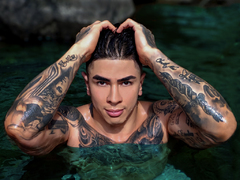 james_trece - male webcam at ImLive