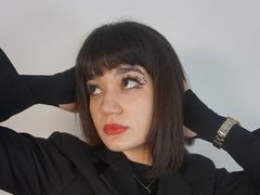 JeannettaCryar - female with brown hair webcam at LiveJasmin