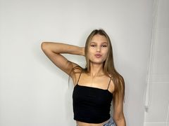 JeneeHandin from LiveJasmin