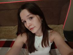 JenevaKujawski - female with brown hair webcam at LiveJasmin