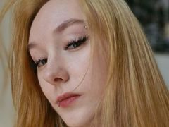 JenineChiodo - female with brown hair webcam at LiveJasmin