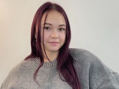 JenniBlondell - female with brown hair and  big tits webcam at LiveJasmin