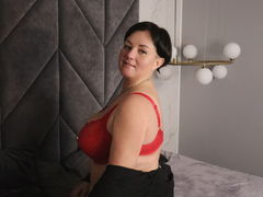 JenniferFrank - female with brown hair and  big tits webcam at LiveJasmin
