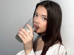 JenniferValen - female with brown hair webcam at LiveJasmin