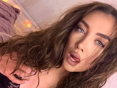 SophieWades - female with brown hair and  big tits webcam at LiveJasmin