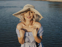 JessieBond - blond female with  big tits webcam at LiveJasmin