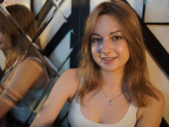 JessieTurners - blond female webcam at LiveJasmin