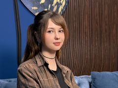 JoanGrimes - female with brown hair webcam at LiveJasmin