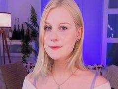 JoanJoe - blond female webcam at LiveJasmin
