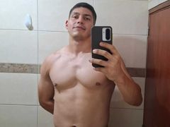 JohnnyRuis - male webcam at LiveJasmin