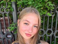 JosephinaNewsome - blond female webcam at LiveJasmin