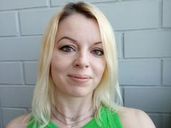 JoyDiaz - female with  small tits webcam at LiveJasmin