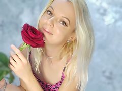 JoyDiaz - female with  small tits webcam at LiveJasmin