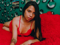 CarolGonzalez - female with black hair webcam at LiveJasmin