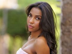 JuliTovar from LiveJasmin