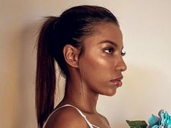 JuliTovar - female with brown hair webcam at LiveJasmin