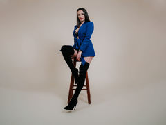 JuliaBates - female with brown hair and  big tits webcam at LiveJasmin