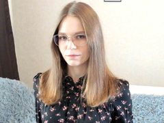 JuliaLoxley - female with brown hair and  small tits webcam at LiveJasmin