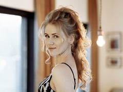 JuliaSullevan - blond female webcam at LiveJasmin