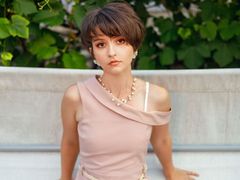 JuliaWhiti - female with brown hair webcam at LiveJasmin