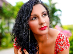 JulienneMoore - female with brown hair and  big tits webcam at LiveJasmin