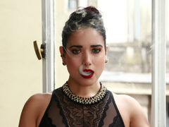 JulietBloom - female with black hair webcam at LiveJasmin