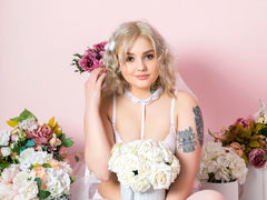 JulietSexybb - female with brown hair webcam at LiveJasmin