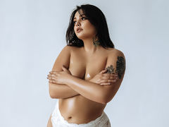 JulietSexybb - female with brown hair webcam at LiveJasmin