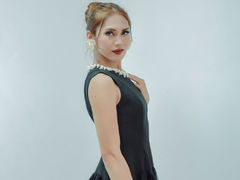 JulliaSanchez - shemale with red hair webcam at LiveJasmin