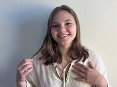 JullieBell - female with brown hair webcam at LiveJasmin