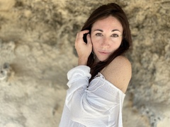 JuneHartley from LiveJasmin