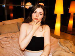 KaileySummer - female with brown hair and  big tits webcam at LiveJasmin