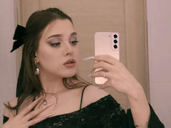 KaisaJenner - female with brown hair webcam at LiveJasmin