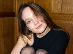 KarryArterburn - female with brown hair webcam at LiveJasmin
