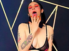 AllisoneWood from LiveJasmin