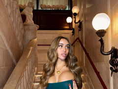 KatalunaSebastan - shemale with black hair webcam at LiveJasmin