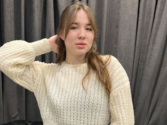 KatarinaVoss - female with brown hair webcam at LiveJasmin